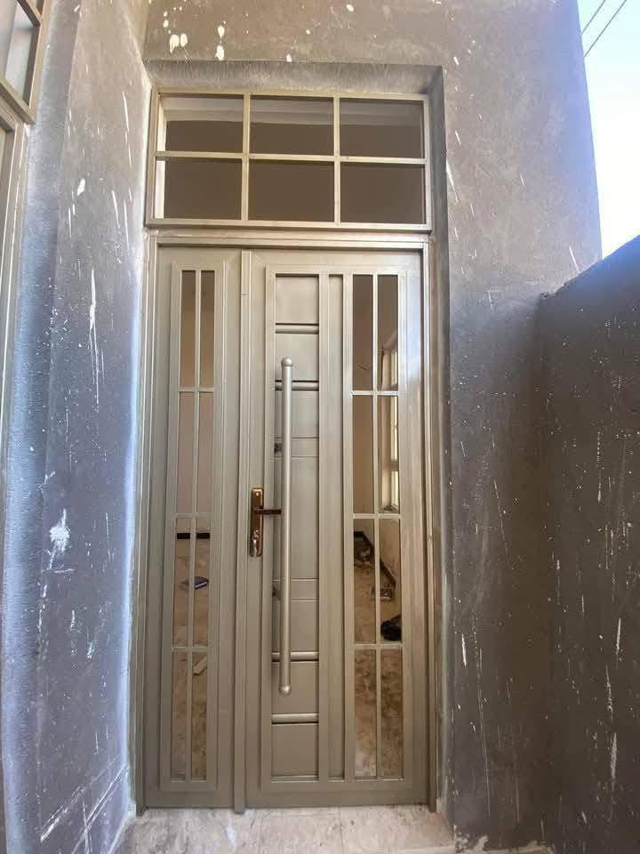 حداد متنقل  كافه  اعمال الحداده وتصميم الابواب والشبابيك امحجرات    سقايف  والكرفانات
***********
***********
