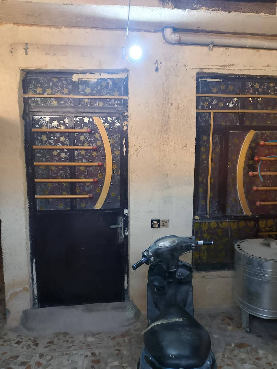 سلام.عليكم.دار.للبيع.حي.الكوفة.١٠٠.متر.واجهة.٥متر.نزال.٢٠.بالقرب.من.اسواق.ادم.البت.كامل.كهرباء.ماء.مجاري.جديدة.المنطقة.مبلطة.ومقرنص..مع.البيت.كيزر.مع.مغسلة.مع.ماطور.ماي.مع.خزان.ماي.كبير.عدم.٢.مع.كاونتر.جديد.وكبير.كما.مبين.بالصور.البيت.معروض.بسعر.ممناسب.. مبايل..***********مع.الموفقية.للشراي.
