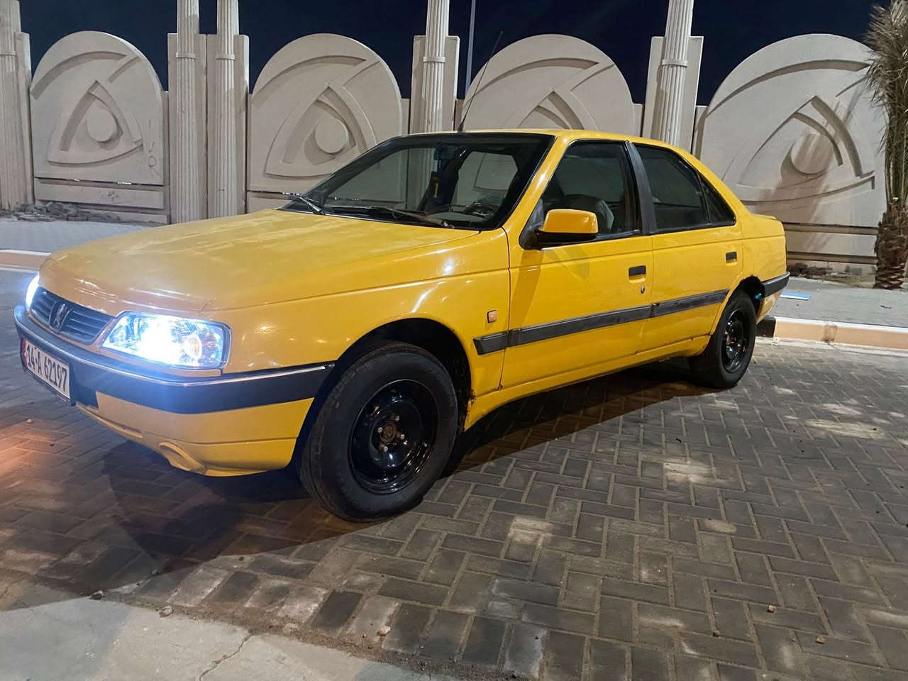 بيجو 405   سياره كير محرك كفاله  حداده تخم تاير كله جديد  السنويه ٢٨ مصفر هيأه قرامات عليه ٢٠٠ ألف سعر ٤٥ رقم ***********
