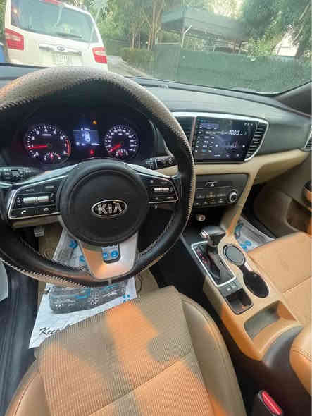 سبورتج 2020 خليجي 
ماشيه83 الف كم
كشنات 2 كهرباء جلد ومخمل حمصي
شاشة وكاميرا 
وحساس امامي وخلفي 
وتبريد خلفي
بدون صبغ فقط دعامية
بارد موضح بالسونار المرفق
السعر 193بيهه مجال بسيط
مكانه بغداد حي تونس
*********** بغداد
