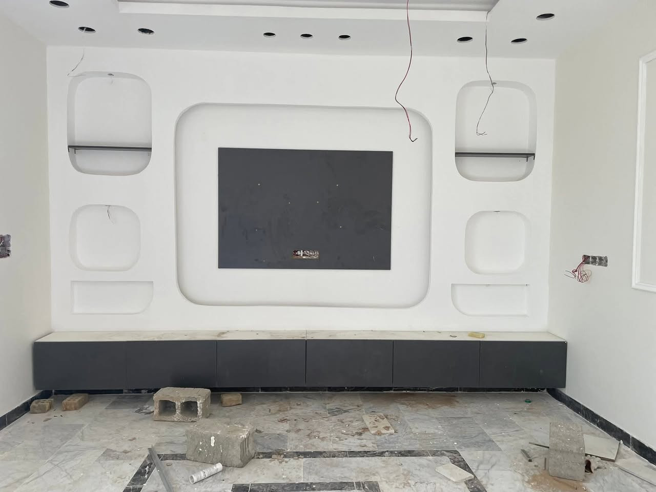 تعبت من شكل بيتك القديم؟

نحن نرجع له روح جديدة 👌

اصباغ • جبس بورد • ترميم كامل

شغل مضمون وذوق راقي

راسلنا الآن 💬 *********** ***********
