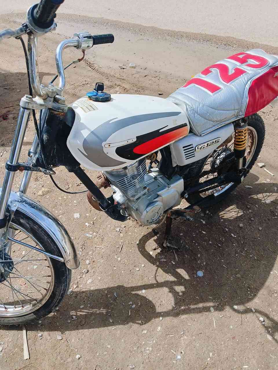 دراجة  محرك رابيدو نظافة خير من الله تايرات 2 جدد كلچات جديدة بنزات جديدة تسحگ سحگ شغل وامشي السعر 375 ألف وبيها مجال للشراي مكاني قضاء المدينه ***********
