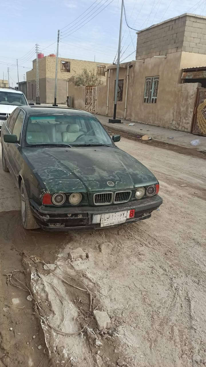 بي ام 525
سياره بيها كاكزت 
حداديه اماميه وخلفيه شرط 
اكسنها 23
كير ومحرك كفاله ما عده بيها كاكزت 
سياره نضيفه يردالها بس صبغ وبعض التعديلات 
اصل 25 بليته وسنويه 
تايرات تعبانه اشويه 
كشنات كهرباء 
سعر 37 وبيها مجال 
مكاني السماوه 
الرقم ***********
