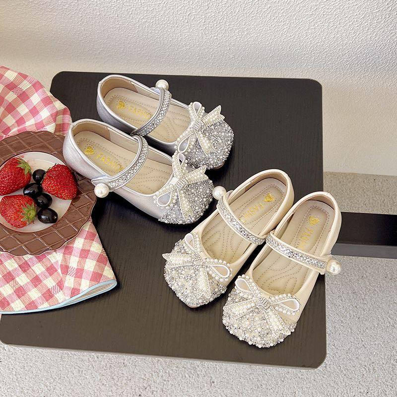 ✨ فخامة تلمع من أول خطوة ✨

حذاء بناتي مرصّع بحبات لامعة مع فيونكة أنيقة ولمسة لؤلؤ ناعمة 🤍👑
مثالي للمناسبات والأعياد وكل لحظة تحبينها تكون مميزة ✨

🔹 القياسات: من 24 إلى 35
💰 السعر: 17 ألف د.ع

دللي أميرتج بحذاء يخليها نجمة بكل تجمع 🌟
للحجز راسلونا خاص 📩

#احذية_بنات #احذية_اطفال #احذية_مناسبات #سنتر_علي_هادي #كوت #اناقة_الاطفا


**إذا كنت صاحب هذا الإعلان وتريد حذفه لأي سبب، رجاءا أرسل رسالة إلى الدعم الفني**