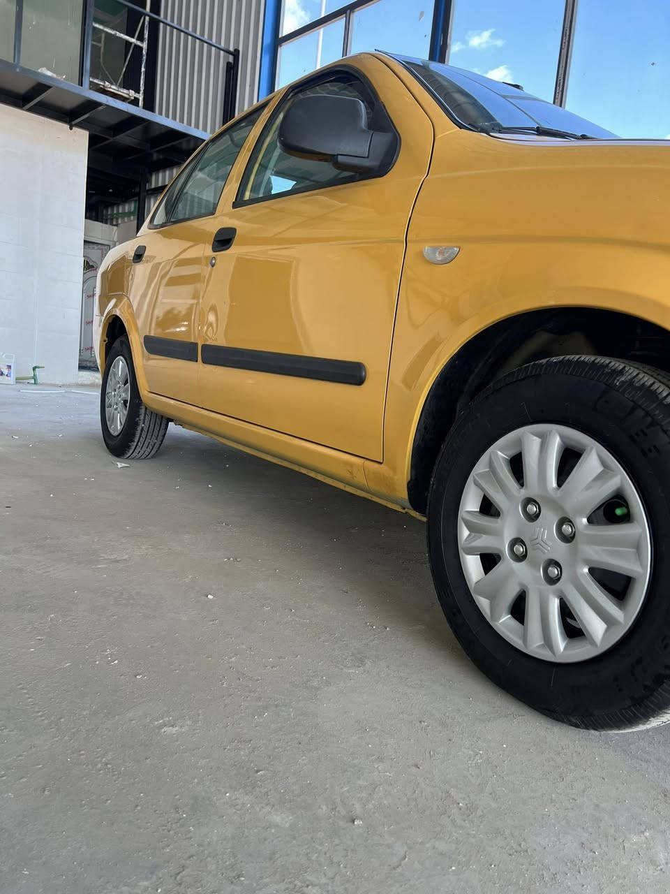 سلام عليكم طيبا موديل 2015 على شركه مكفوله من كول نواحي سياره زيرو ماشيه 70 الف سبير منازل جديده بمعنى الكلام للواقع احله من صور المكان بغداد البلديات *********** شرط حته من البارد مكفوله  السعر 55 مجال بسيط
