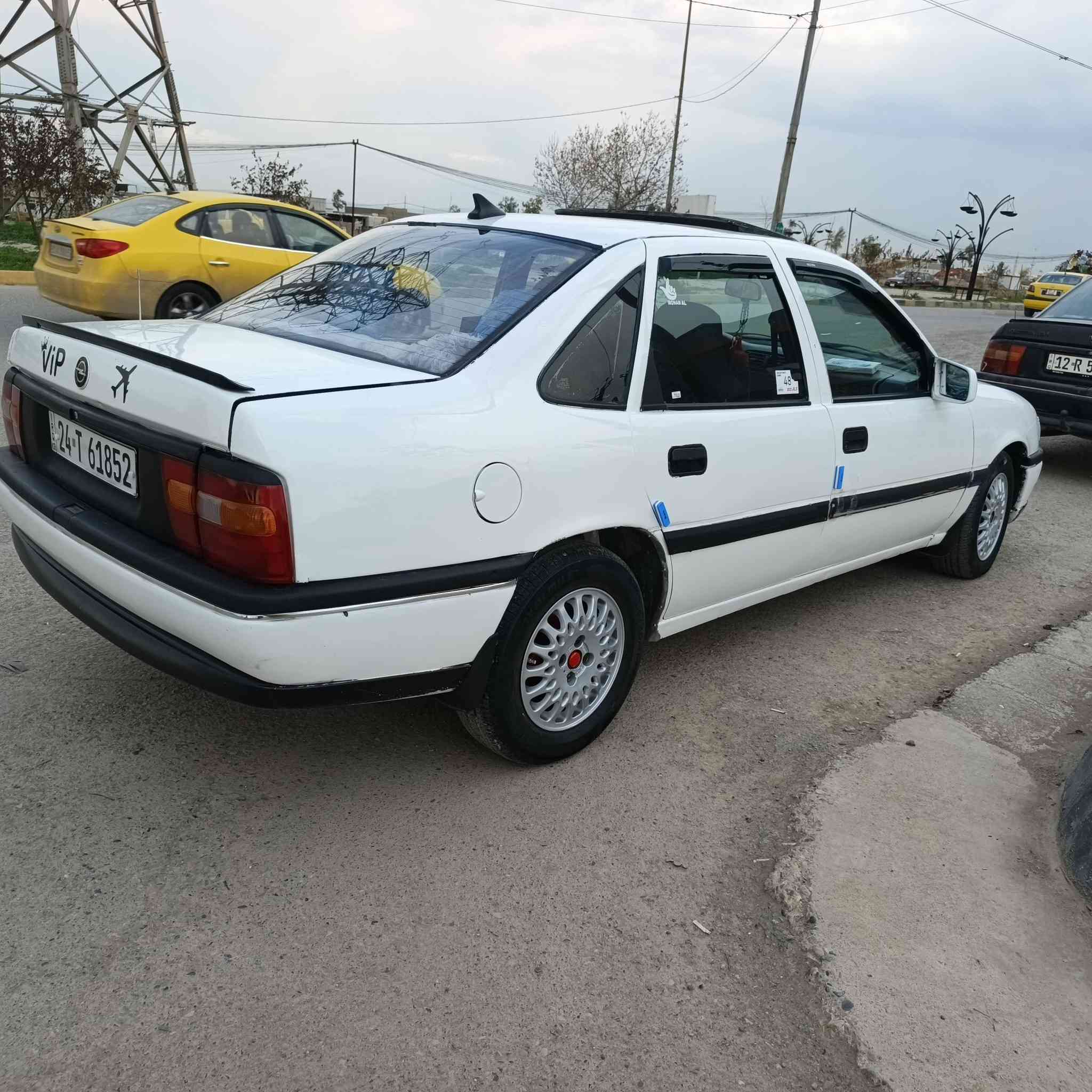 سياره جديده بشكل 
حجم 18 
موديل 1994
رقم دهوك مصطره شرط التحويل
جوم كهرب ك  
سياره بدون ضرر  كلها شرط 
السعر 48  
موصل الأيمن  حي تنك
***********
***********
