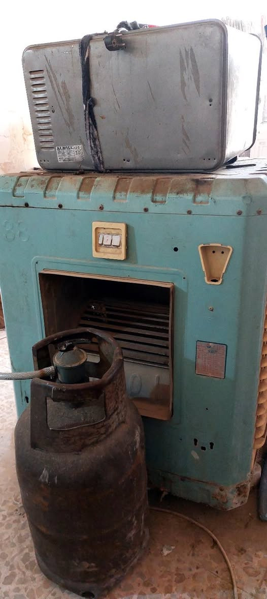 السلام عليكم 
يوجد غسالات عدد 2
مبرده برفاب و فرن 
للبيع ***********
موجودات ب عكدبليبل 
كلهن شغالات على الفحص 
الأسعار غساله الوحده ب 100
الفرن ب50
المبرده ب 85
