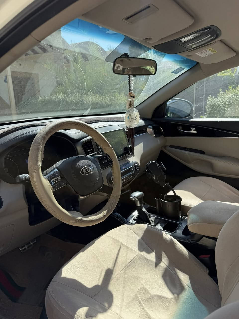 سورنتو 2020 وكالة الدولية العراقية
مكفوله كفاله عامه ما عدا  شبر بجاملغ إمامي جهة السايق بيه بارد وربع دعاميه خلفيه جهة السايق مصبوغه + تكحيلات بسيطه 
ماشيه 102 وقابله لزياده 
سياره حلوه ونظيفه وجاهزه من كلشي ربع دينار متصرف عليها 
سته سلندر وباقي مواصفات معروفه 
سعرها 265 وبيها مجال 
مكانها كربلاء 
***********
