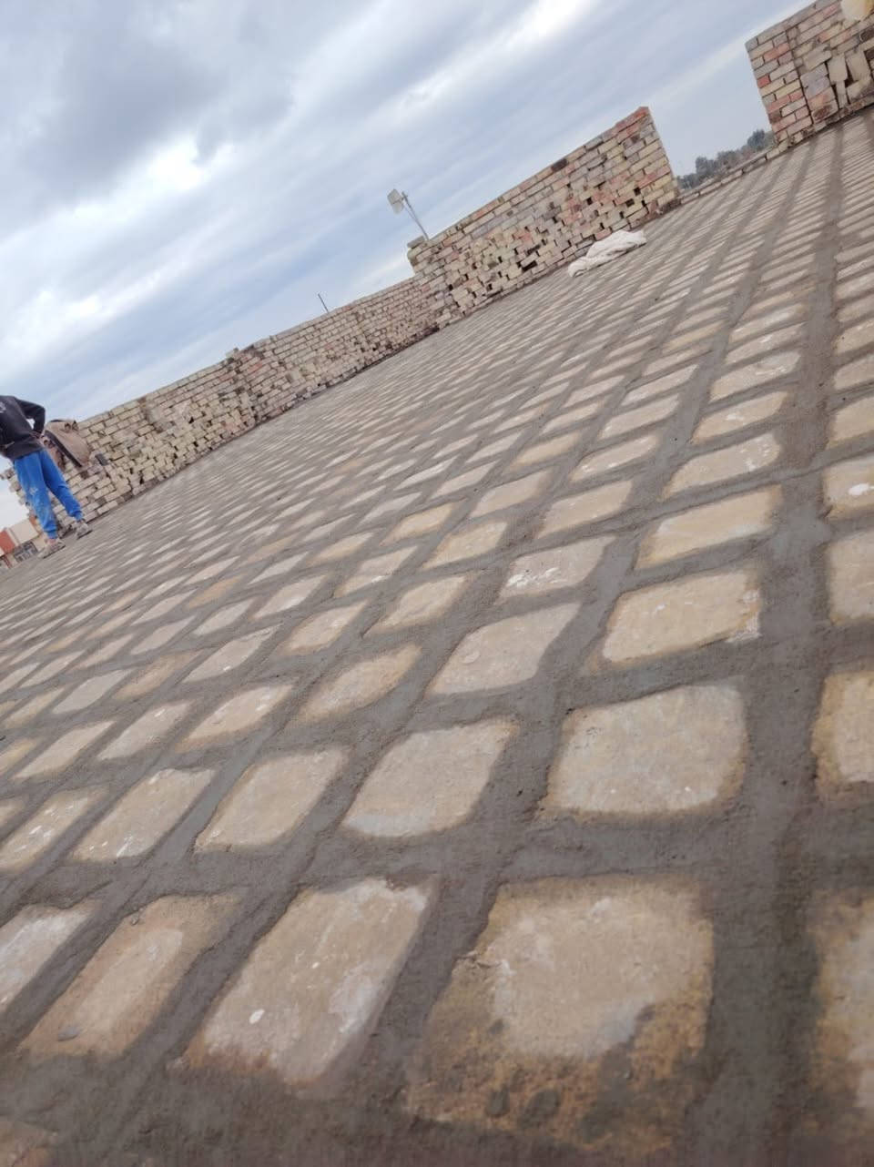 اسلام عليكم عمل فرشي درجه اولى شرط الضمان وعمل كافه العوازل      ***********
