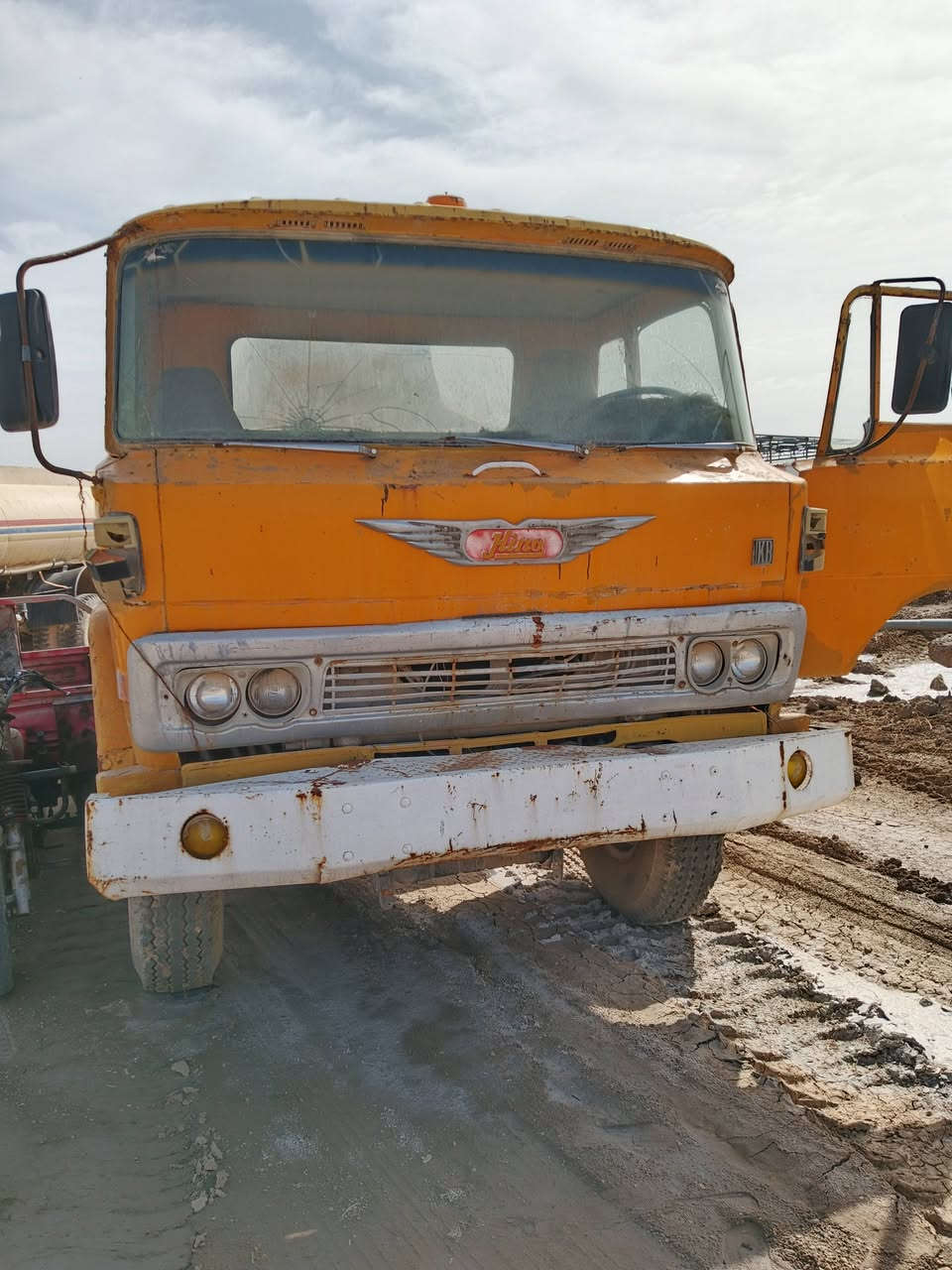 سيارات للبيع رقم وسنويه اصفر بغداد المكان بابل ***********هنه متروكتات يرادلهن ترتيب ويشتغلن
