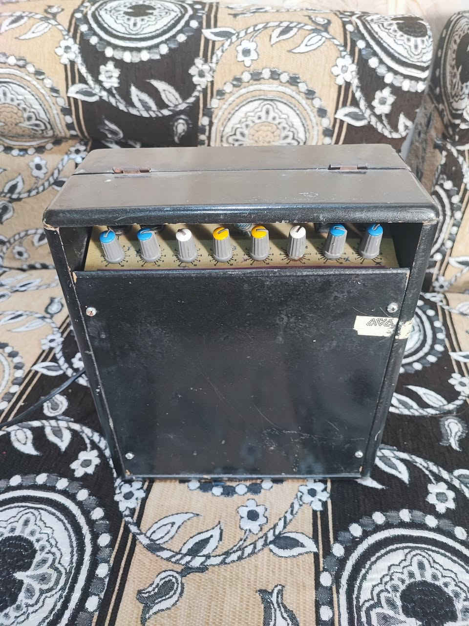 جهاز ملايه حجموسط مستخدم بطارية جديده شغال مايك واواكس وتكدر تربط عليه سماعه ثانيه السعر 80 الف والتوصيل مجاني لجميع المحافظات


**إذا كنت صاحب هذا الإعلان وتريد حذفه لأي سبب، رجاءا أرسل رسالة إلى الدعم الفني**