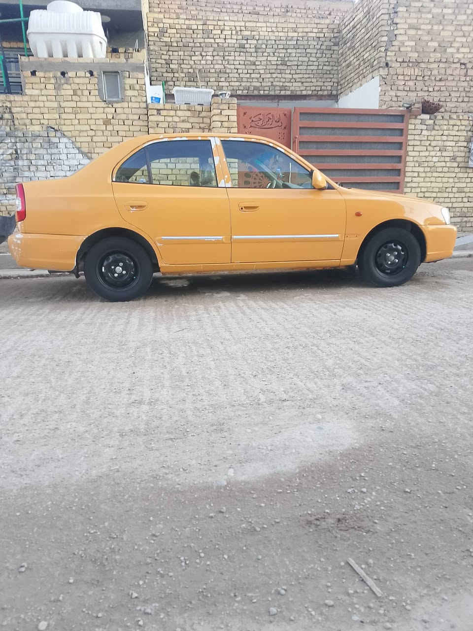 السلام عليكم فيرناء موديل 2014 مامعيودة على وضع الشركة
بسمي مصفرة هيئة وغرمات السيارة غاز +بانزين 
كير مكينة حدادية تبريد كلهن بحالة جيدة بيهة بس الجاملغ مطخوخ بدون دواخل مكاني كوت ***********
