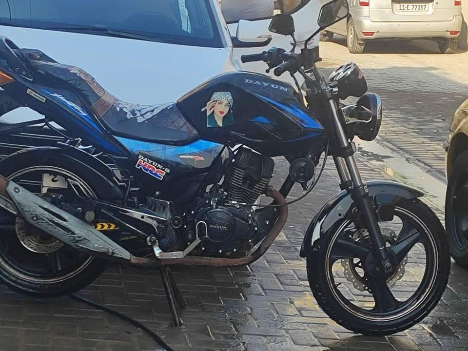 سلام عليكم دراجه اللبيع موديل 2014سعره 650وبيه مجال مكان بغداد بسمائه قريه عشره الشراي ينتصل عله رقم ***********
