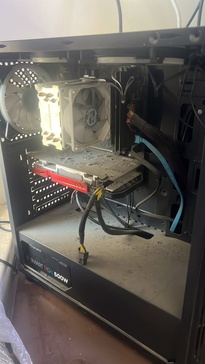 حاسبة كيمينك مستعملة مواصفاتها كالآتي:
Gpu: Gtx 1650 super  
cpu: i510400 
Ssd: 128
Ram:16 8×2 3200hz
psu:500 watt
السعر 500 وبيها مجال 
للتواصل واتساب ***********
