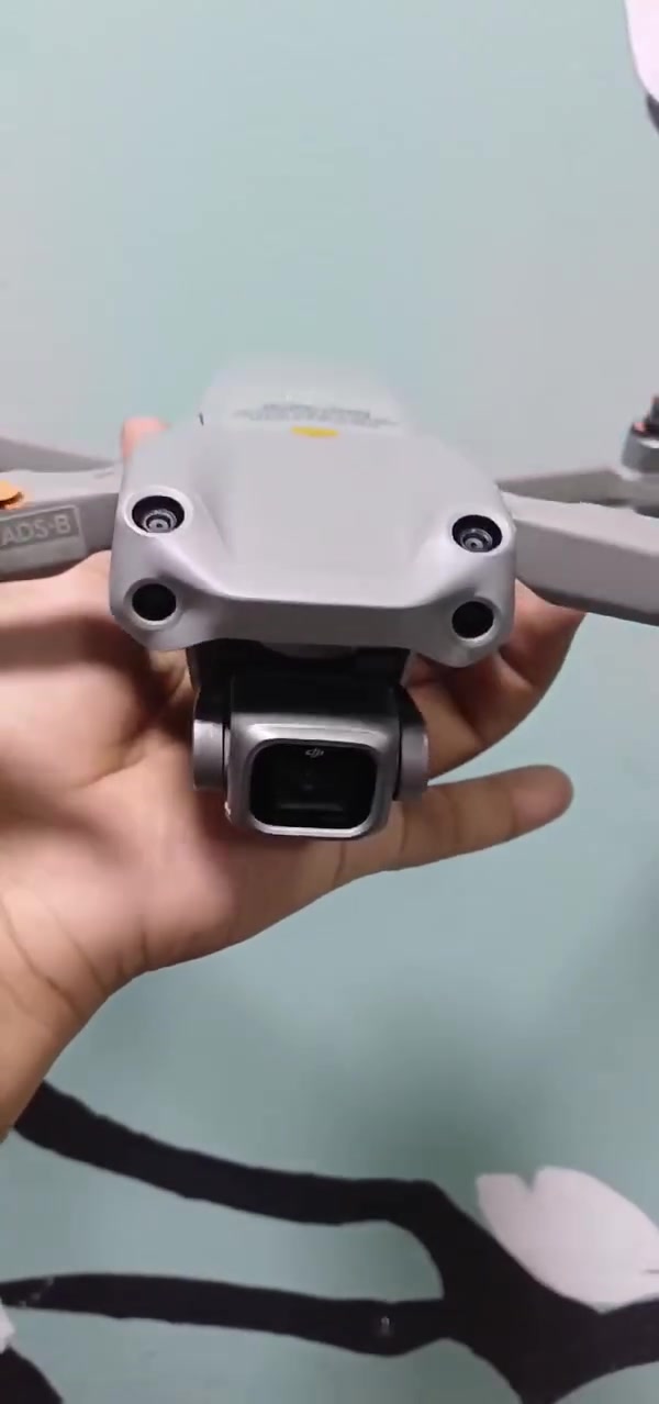 Dji Air 2s سنكل
جديده مع ملحقات كامله(جنطه/كارتونه/شاحن متعدد/فلاتر/سيت مراوح) وكعت بسبب التشويش وبيها فطر بكفر الكمبل وشغالة وطير وتصور وكلشي مابيها تعال افحصها طيرها وانت شوفها واذا تريد تبدل كمبل موجود سعره180$ يم Semoo Muoslem Alhpep و هاي صور ضررها وملحقاتها والتصوير مالتها بعد الوكعه مكاني بغداد الثعالبة السعر انته قيم واخذ.


**إذا كنت صاحب هذا الإعلان وتريد حذفه لأي سبب، رجاءا أرسل رسالة إلى الدعم الفني**