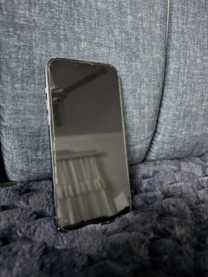 للبيع ايفون 13 برو ماكس  شرق اوسط دبل سيم ذاكره 256 بطارية 72 وشرط ما يفقد شحن  والضهر شوف عينكم الجهاز ما مفتوح ولا مبدل بي شي والجهاز شرق اوسط يعني مو اوربي  السعر 490 الف وبي مجال 
***********
