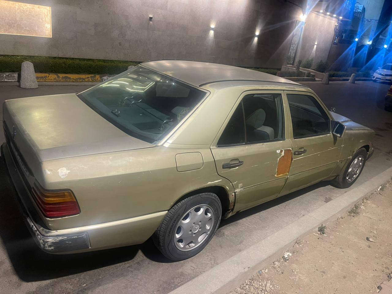 للبيع مارسيدس محرك 300 بلاديه  السعر ٤٧ مستعجل ع البيع  بغداد بأسمي ***********
