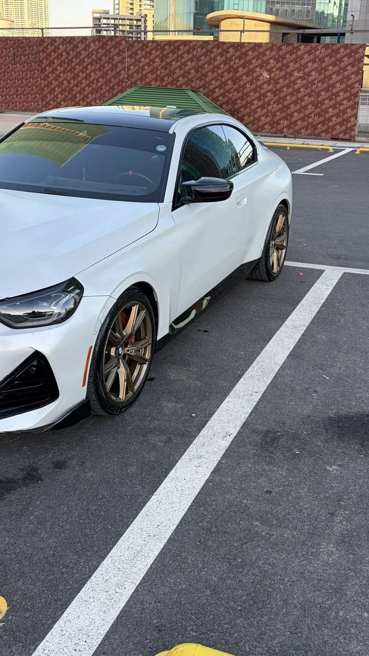 السلا عليكم Bmw 240 M
كزوز بورلا كامل وهدرز وشوته وبرمجه و كامل وعليه ppf مغلفه
 mhdعقل مفتوح 
مصرف كلش هواي
وبيه مواصفات وغراض كلش هواي 
موديل 2024 من المميزات بل عراق 
ماشيه 25 الف ميل 
كلين السياره بدون صبغ 
لل استفسار ***********
