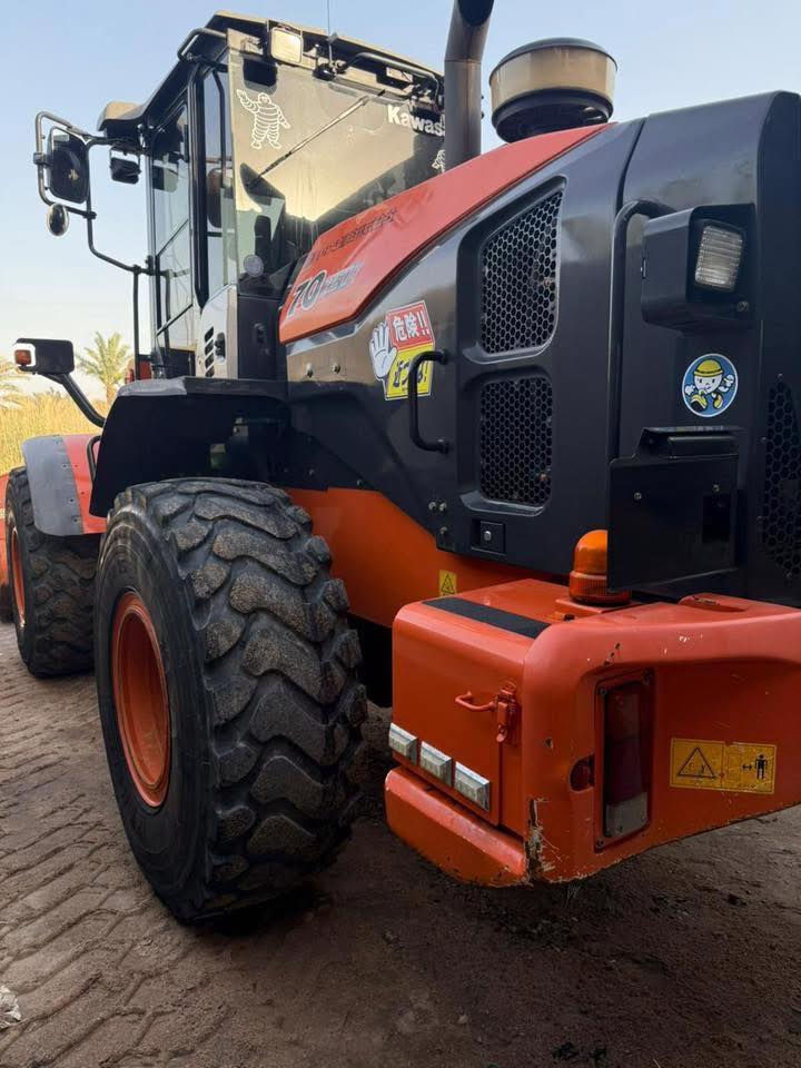 🚜 للبيع: شفل كاواساكي (Kawasaki) - وارد ياباني
حجم 70
التفاصيل والمواصفات:
 النوع: كاواساكي (KCM) - ياباني أصلي.
 الموديل: 2017.
 الحالة: الشفل بعده بمنفيسه (جديد كلش)، وارد ياباني حديث.
 الكفالة: مكفول من كل شيء (محرك، كير، هيدروليك، وصدر)، بشرط الفحص والمعاينة.
 النظافة: صبغ الشركة، غرفة نظيفة، تبريد شغال، وجاهز للموقع مباشرة.
📍 الموقع: ميسان - العمارة
📞 للاستفسار والتواصل:
 رقم الهاتف (آسيا): ***********
 رقم الهاتف (زين): ***********
 6 دفاتر  وبي مجال 
سعر 600 وبي مجال
