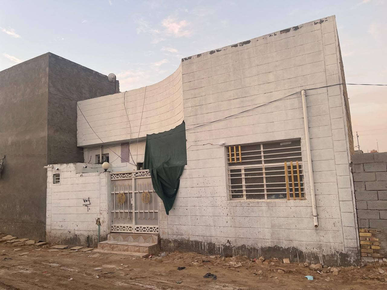 🏡 دار سكن للبيع
📍 الموقع :التقيه الثالثه / مطعم بغداد /شارع بنزين الخانه/ثالث فرع 
📐 المساحة: ١٠٠  م بناء ٢٠٢٤ كونكريت مسلح
🏠 الدار طابو زراعي سند ٢٥ بيه معامله تطويب

🏠 التفاصيل:
▫️ غرفتين نوم ٤×٤.٥ واحده سويت
▫️ طابقين 
▫️ مطبخ 
▫️ صالة كبيره 
▫️ منور خلفي وجانبي
▫️ مجاميع صحية داخلية وخارجية
📍 موقع هادئ ومناسب للسكن .
📞 للاستفسار خاص أو مراسلة واتساب فقط
***********

