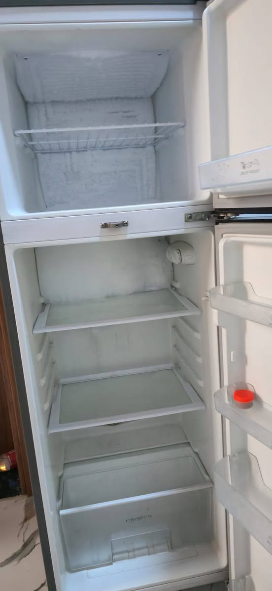 ثلاجة نوعية الحافظ حجم وسط اخت الجديدة شرط تجميد فول سبب البيع شراء ثلاجة اكبر السعر 200 الف  للتواصل ***********
