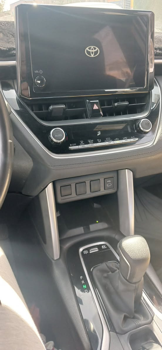 السلام عليكم 
كورلا كروز وارد أمريكي هايبرد 2024 
مواصفات SE black edition 
بصمة ودخول ذكي 
شاحن وايرلس
درايف مود اوتو هولد 
رادار أمامي تحديد مسار
اشاير بالمري رادارات جانبية
الحادث موضح بالصور 
رقم بغداد مميز ( ترقيم جديد )
السعر ١٦٠ بي مجال حك الجية
مكان بغداد البلديات ***********
