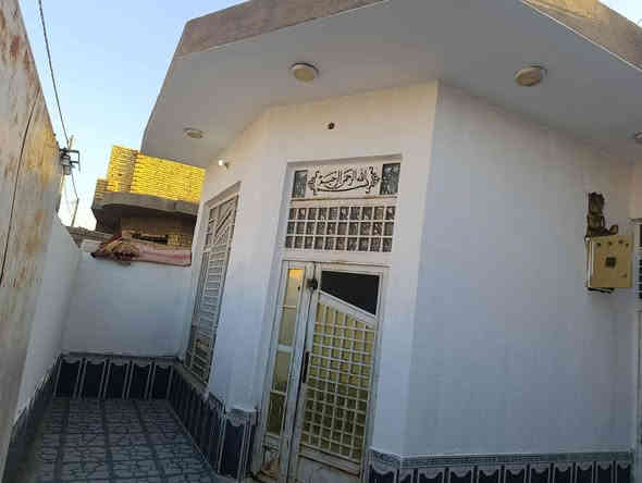 يا الله دار  للبيع مساحه 200م طابو صرف رقم العقار 13934 علئ8 العنوان الشطرة حي الصحه في البدايه 
شارع الحسينيه البيضه مسافة بسيطة عن مول الؤلؤ 
بناء طابوق رباط ارضي كونكريت 
سقف كونكريت 
غرف نوم عدد 2
صاله +مطبخ +استقبال
 صحيات داخليه+صحيات خارجيه
كراج سيارة البيت  سنه البنأ 2023
السعر المطلوب 125 مليون وبي مجال بسيط علمآ القطع في نفس الشارع جاي تنباع بسعر  90 مليون  
البيت بسم والدي تحويل ثاني يوم بسم المشتري
الاستفسار والاتصال علئ رقم 
حسن ابو سلطان  
***********
