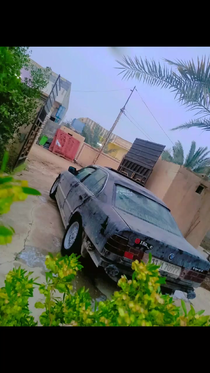 سلام عليكم  بي ام موديل 91حجم535فول اوتوماتيك  نشاط فول سيارة وحش بيه شلعه ضيم  فتحه سلايت 3طكات ويل خليه تخم تاير   رقم بغداد دولي  سنويه لل30 سعر40وبيه مجال مراوس هم يرهم  مكاني فلوجه ناحيت صقلاويه رقم الهاتف ***********وبيه واتساب  ...  نقصه دعاميه خلفيه
