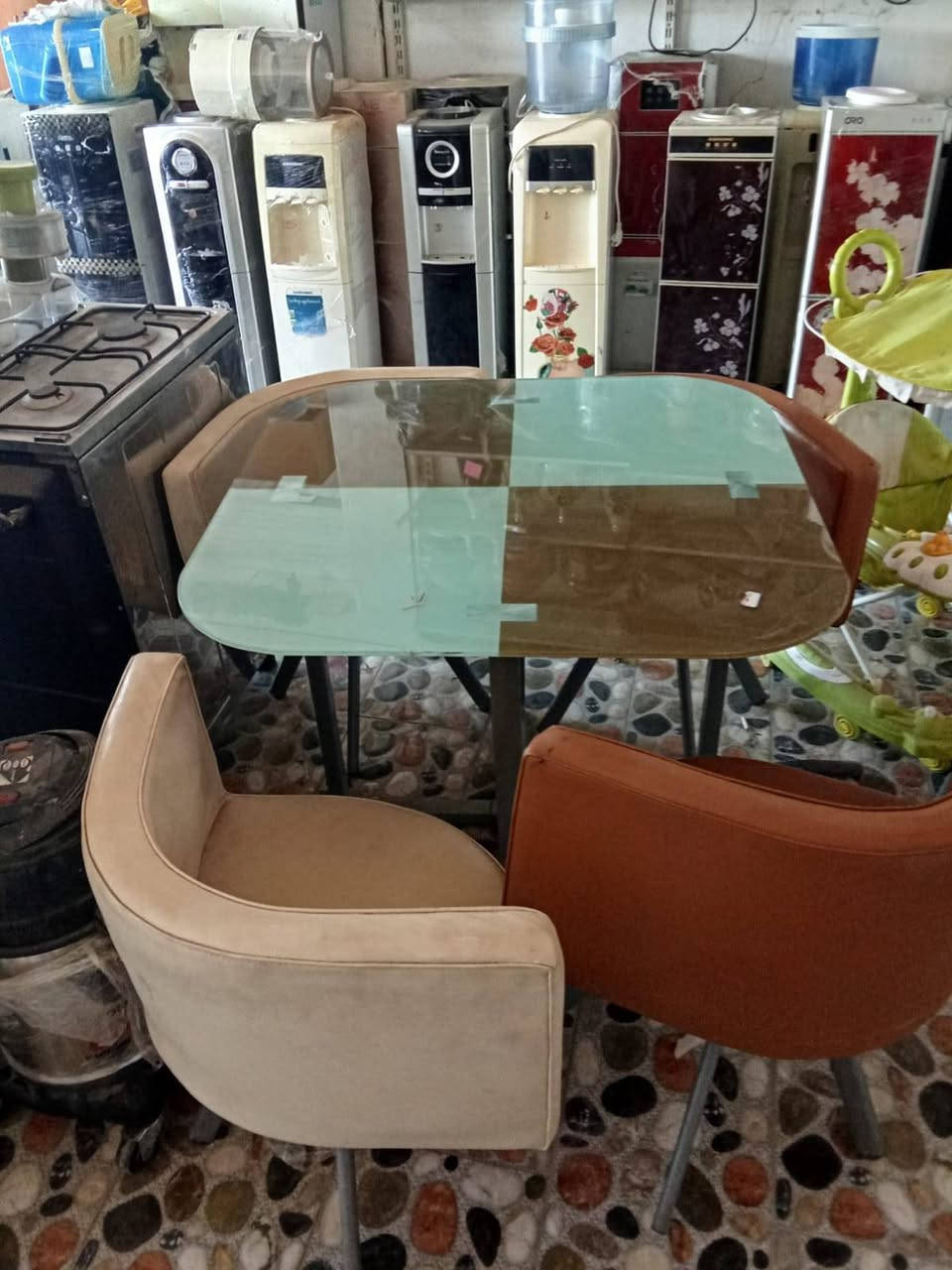 للبيع اسعار جداً رخيصه واغراض نظيفه جداً
كلمن وسعرها 
بسعر جدا مناسب 
*********** اتصال 
أو واتساب
