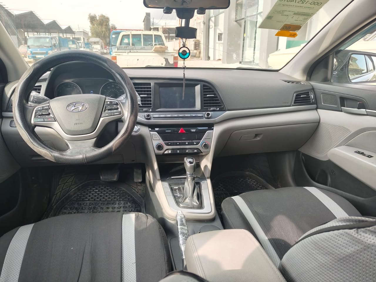 سلام عليكم
النترا 2017 محرك تيربو 

سياره جاهزه من كلشي نظيفه حيل فول موصفات ماعده فتحه سقف للاستفسار

***********
