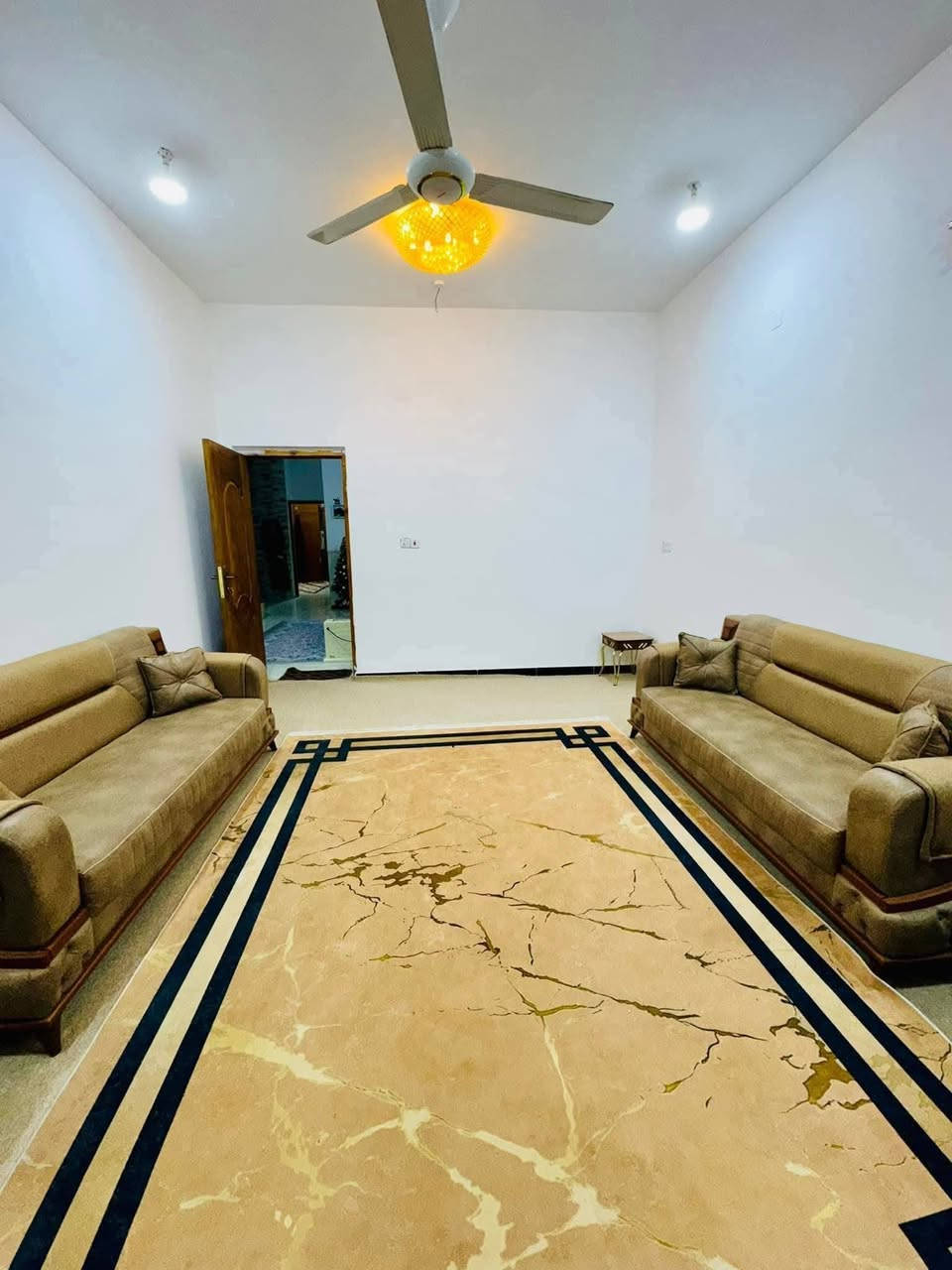 إعلان.......🛑🛑🛑🛑

بيت للبيع مجمع البيادر مساحته 200متر جه حي النفط 

يحتوي على غرفتين وصاله ومطبخ وبراني وصحيات خارجيه وداخليه وحديقه

السعر الكلي 170

مطلوب 105 

بيد صاحب البيت 65 

التسديد الشهري 548

للاستفسار الاتصال على الارقام التالية 🌏🌏

***********

***********

***********

مكتب الساعي للعقارات🧿🧿🧿🧿

#العنوان سايدين حي الشرطة
