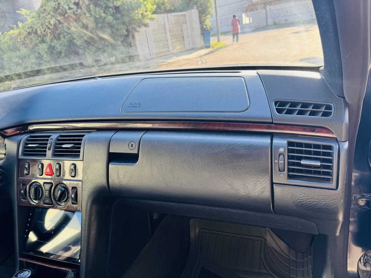 السلام عليكم ورحمة الله
للبيع مارسدس E320 موديل 1997
ELEGANCE 🔝
🔹 المحرك ممتاز
🔹 الصدر ممتاز
🔹 الكير ممتاز 
🔹 رقم إنكليزي أربيل باسمي هزة جديدة 
🔹 مصبوغة عام للجمالية بدون حادث 
🔹 السيارة جاهزة وما بيها أي نقص
🔹 إدامة كاملة من كل النواحي 
🔹 تبريد ثلج ❄️
🔹 الإطارات ممتازة
🔹 فول مواصفات الكشر فول الدواخل جديدة لك
🔹 تراي وين ميعجبك 
السعر 109 قابل للتفاوض شي بسيط جدا
السيارة جدا  جدا نظيفة 
📞 للتواصل: ***********
📱 متوفر واتس أب
📍 مكان السيارة: بغداد العطيفية
