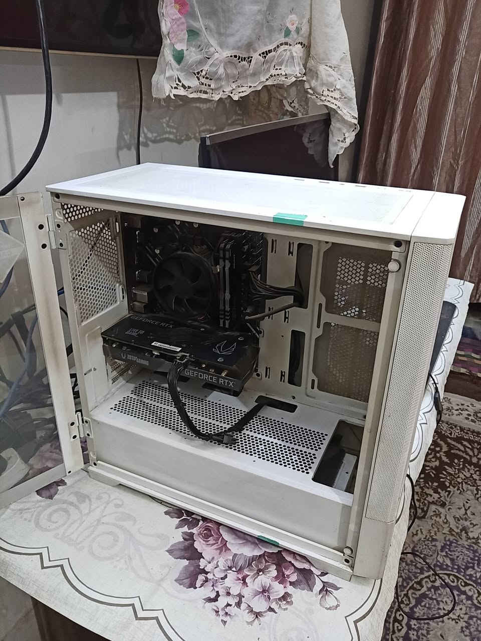 💻 حاسبة ألعاب / شغل قويّة – بحالة ممتازة
🔹 المعالج: Intel Core i5-12400F
🔹 اللوحة الأم: ASUS PRIME H610M-K D4
🔹 كرت الشاشة: RTX 3060 ZOTAC Twin Edge 12GB
🔹 الذاكرة (RAM): 16GB DDR4 Kingston Fury Beast RGB (3200MHz)
🔹 التخزين: SSD LEXAR 1TB
🔹 مزود الطاقة: AeroCool LUX 650W Bronze
🔹 التبريد: DeepCool ALTA 9 + مراوح الكيس
🔹 الكيس: DarkFlash DK415M Mid Tower (3 مراوح RGB – لون أبيض)
✅ تشغّل الألعاب الحديثة بسلاسة
✅ مناسبة للألعاب، التصميم، والمونتاج
✅ استخدام نظيف وحالة ممتازة
للاستفسار التواصل خاص 📩
رقمي ***********
قيم باليرضي الله و اخذ 
مكاني بغداد الزعفرانيه
