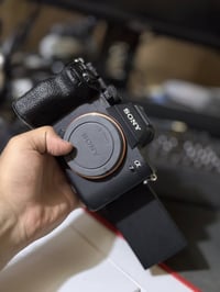 سوني a7iv للبيع نضافة 95‎%‎ سعرها 2 مليون 07878777696