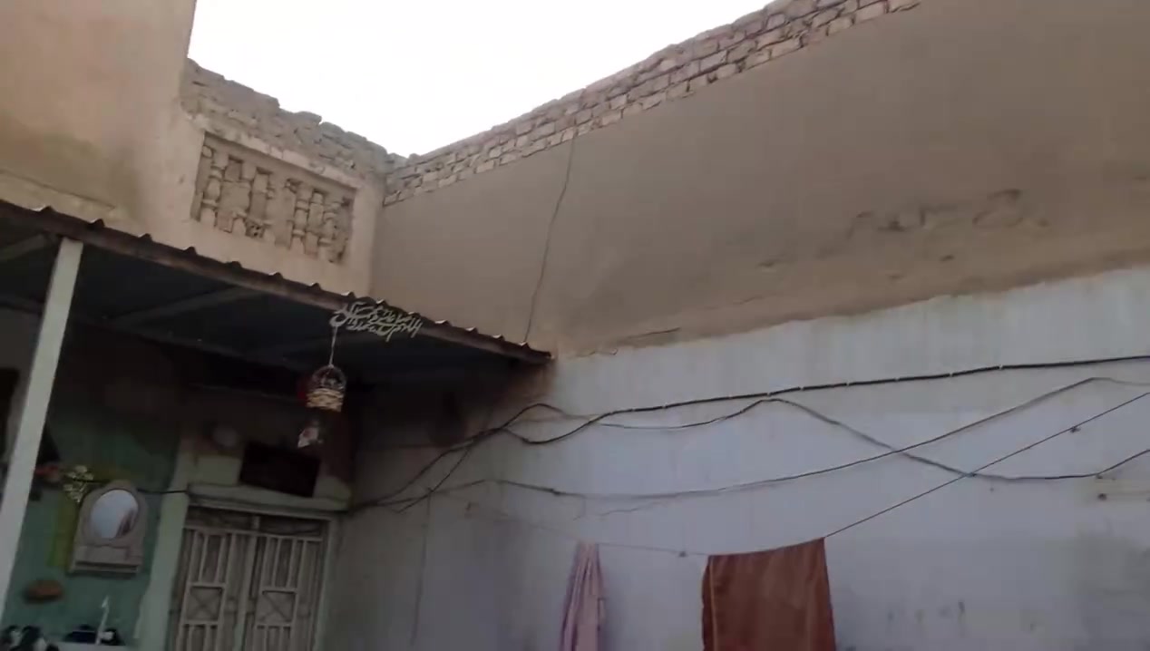 بيت للبيع بكربله حي لعسكري مساحه 250متربنيان قديم ***********
