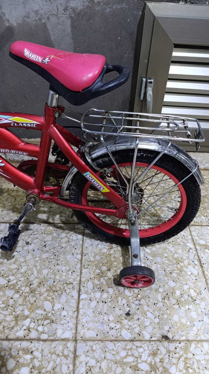 بايسكلات عدد 2 حجم 16 نظيفات و جاهزات للاستخدام 
ما بيهم اي نقص


**إذا كنت صاحب هذا الإعلان وتريد حذفه لأي سبب، رجاءا أرسل رسالة إلى الدعم الفني**