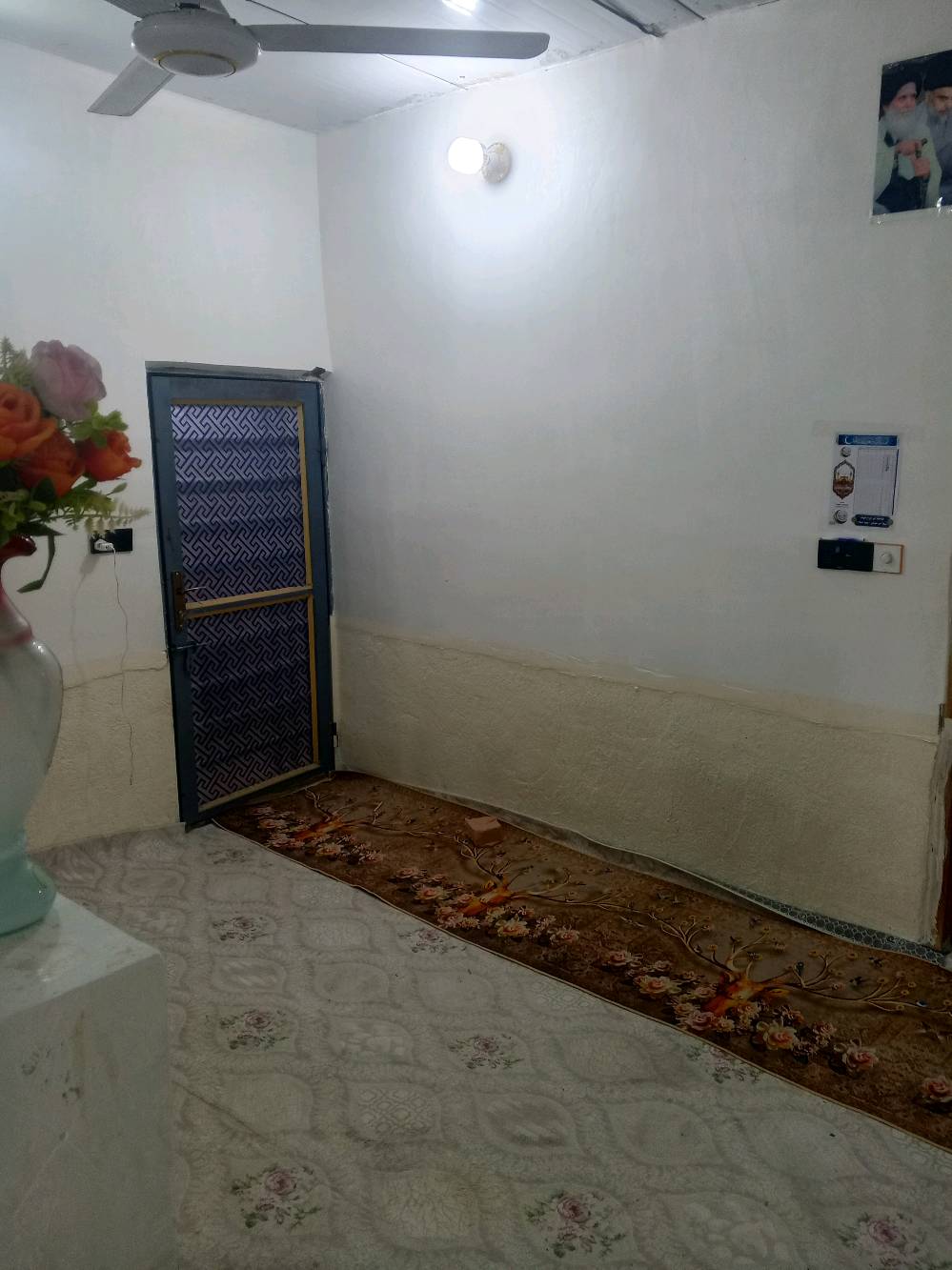 السلام عليكم دار للبيع مساحه 85 متر لبيت كامل سقف سندويج العنوان شارع الحولي مطار يوجد شارع قرب مدرسه در النجف الاهليه لبيت يصير اخير شي قرب اسواق بركات ابا الفضل العباس 
سعر 13 وبي مجال
رقم الهاتف ***********