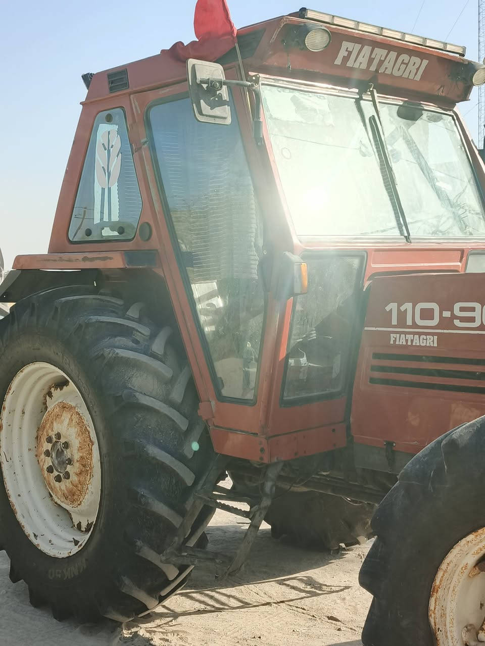 سلام عليكم مكينه فيات 110 للبيع موديل 98رقم وسنوية نجف بسمي تخم تاير اكسن بارز تكمة عريضة كير ومحرك خير من الله  للتواصل مكلف بل نشر 
***********
***********
