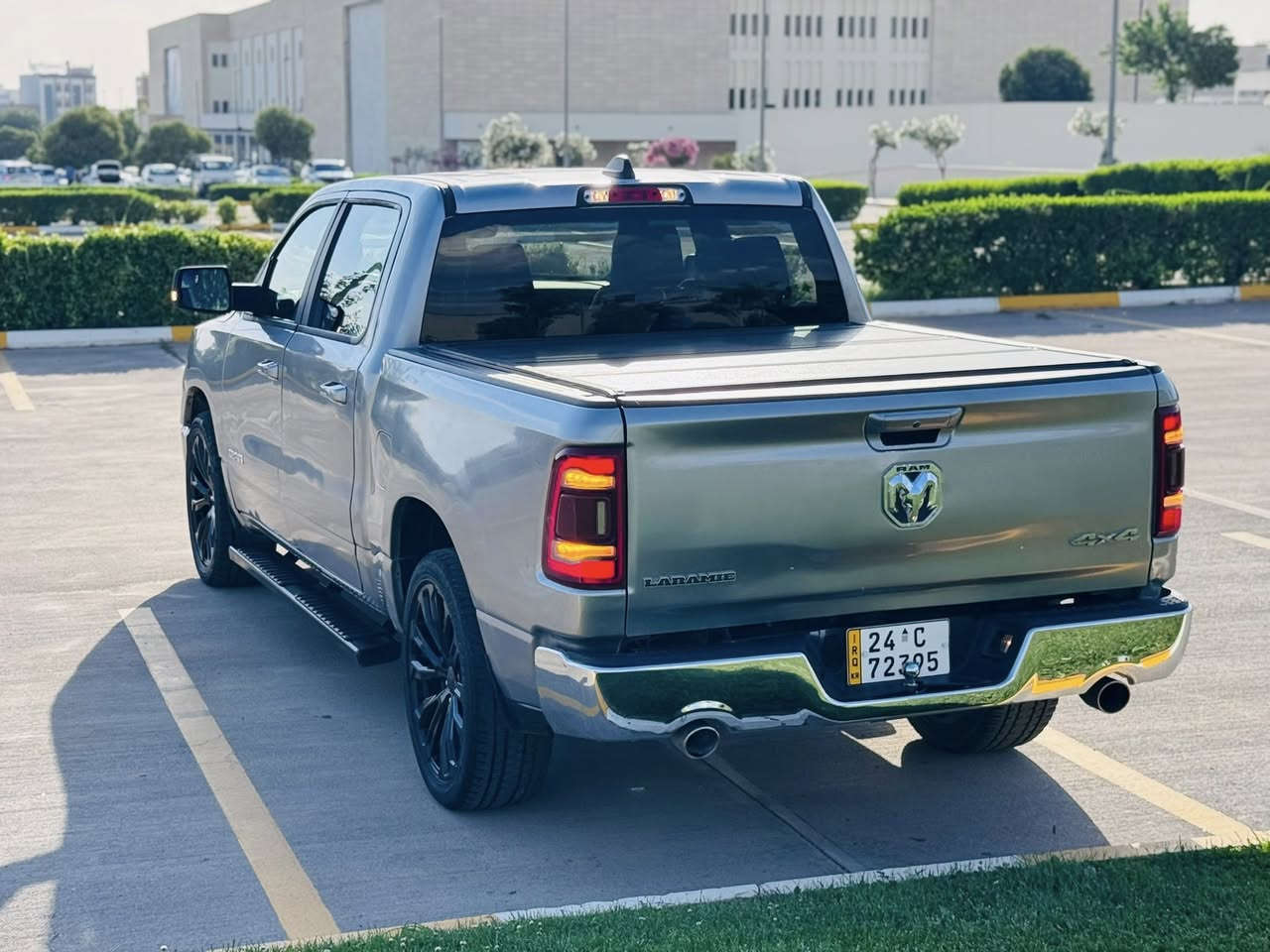 السلام عليكم 
دوج رام  موديل 2024 .V8
باب طويل بودي قصير مرغوب 
مواصفات Laramie 
فول معده فتحه 
ضررها موضح بل صور . ايرباك فقط تكمه طاك 
بجم كةبس برغى ممفتوح 

السعر   235$ و مجال 

مرقم جاهزه سنوى لل 2031 
بصمة . شغال 
رادار اوتوو استوب . Stop auto
كشن جلد + هيتر ♨️+ بارد ❄️ 
كشن ميمورى 
فول ويل 4/4 
استرين هيتر 
ماشيه 36 الف ميل 
سمعات ماركه Alpine
ليت خلف ليت 
سياره بدون نقص
عنوان اربيل 
*********** واتس موجود
***********
