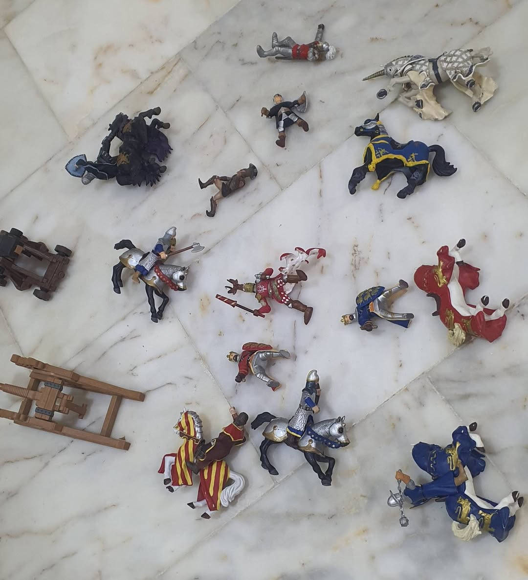 السلام عليكم 
مجموعة فرسان العصور الوسطى 
٢١ قطعه ٨ خيول 
١١ فارس 
٢ منجنيق 
كل القطع شركه papo 
ينباعون مجموعه كاملة ( كل ٢ ب ٥)


**إذا كنت صاحب هذا الإعلان وتريد حذفه لأي سبب، رجاءا أرسل رسالة إلى الدعم الفني**