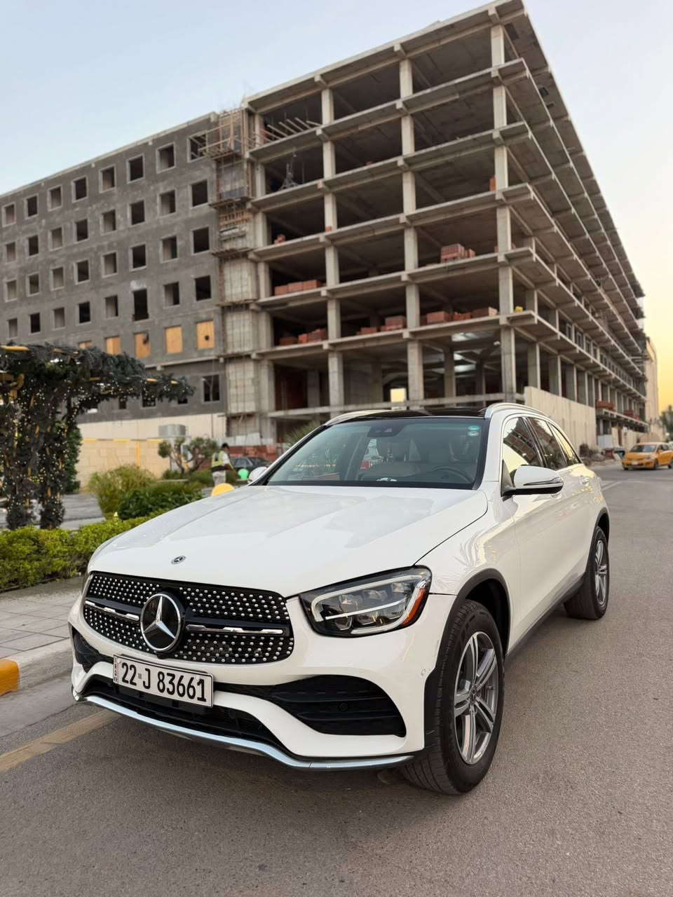 السلام عليكم اخوتي مارسدس GLC300 موديل 2022 السياره فول بانوراما تدفئه كشنات رادار نقط عمياء صندوق كهرباء عليها كت AMG اصل ماشيه ٣٠ الف ميل حادثها بس بنيد ومبدل *********** اتصل وتدلل
