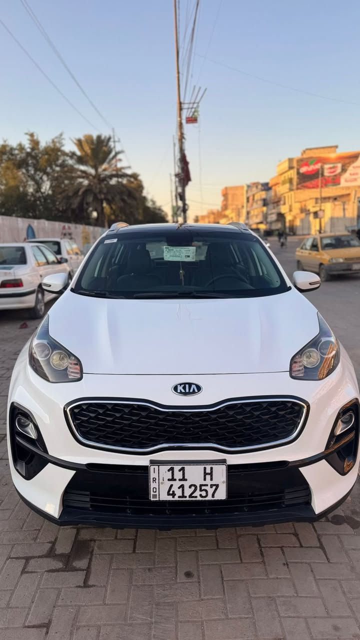 سبورتج موديل ١٩ شكل ال٢٠ خليجي شركة الدوليه مكفوله كفاله عامه عدى بارد بسيط جدا بلهلال الجاملغ الخلفي 
المواصفات 
سقف بنوراما 
مكينه ٢٠٠٠
فول تحكمات 
اشاير بلمري 
شاشه جبيره 
بصمه 
لد نهاري 
حساسات خلفيه 
اشارة ترحيب 
وبعد باقي المواصفات المعروفة 
السياره ماشيه ٤٥ حقيقي سبير منازل مدوشمه عام 
سياره جاهزه كل نقص مابيه تخم تاير جديد 
مكاني الحرية 
السعر 205 وبيه مجال حك الجية 
***********
