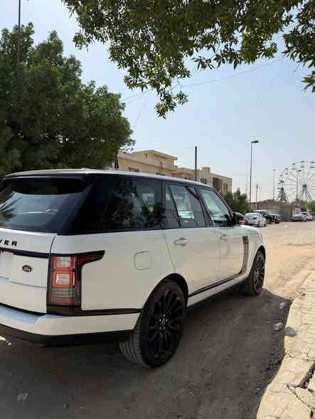 مرحبا رانج  روفر فوج 2015 خليجي وكاله بيهة طخه بالجاملغ الخلفي الايسر ومصلحها غيراها مابيها اي شي  
 مواصفات خاصة اوتوبايكرفي فول 1/1
12 سماعه محرك8 سلندر سوبر جارج صاروخ
السيارة سعرها 337 ورقة وبيها مجال 
4 كشنتات مساج
4 كشنات تدفئة تبريد
ابواب مع الصندوق شفط
9 وضعيات قياده 
ستيرن تدفئة 
جكات 
كير ماوس 
بيهة بعد هواي مواصفات 
للاستفسار اكثر الاتصال على الرقم *********** 
مكان السياره بغداد زيونة
