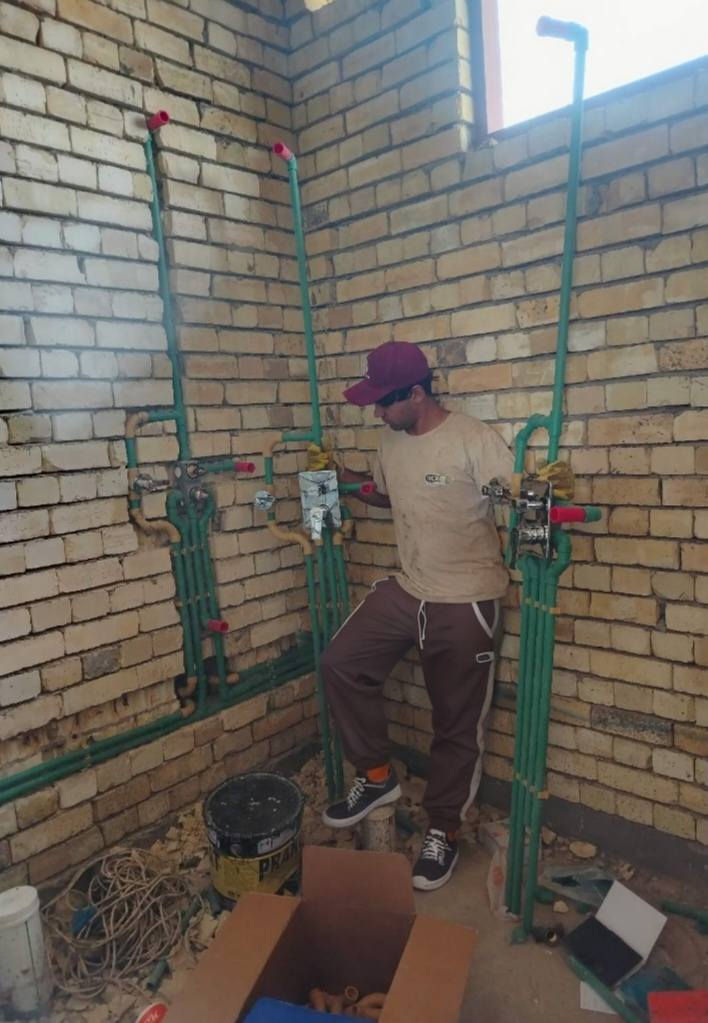 تريد تأسيس "درجة أولى" وما يخر بعد سنة؟ 🏠💧
​يا جماعة الخير، البيت ينبني مرة وحدة بالعمر، والسباكة هي "عصب البيت". لا تخلي شغلك بيد أي واحد وبعدين تندم على الكاشي والصبغ!
​أنا الأسطى [كاظم ]، متخصص بـ تأسيسات الماء والمجاري بأحدث الطرق:
✅ تأسيس دفن وظاهري (بوري حراري، PPR، أو نبرو).
✅ فحص الشبكة بالضغط قبل الدفن (حتى تنام رغد).
✅ ترتيب المجاري والمخارج بوزن دقيق (ماكو ريحة ولا انسداد).
✅ شغل نظيف وهندسي يريحك بالتركيبات النهائية.
​شغلنا أمانة، والضمان بالعمل قبل الكلام.
📍 نشتغل بكل مناطق: [واسط ]
📞 اتصل وما يصير خاطرك إلا طيب: [كاظم  تاسيس الماء💦 مجاري صحيان 🚽ترميم وسعار مناسبة 💵وشغل درجة ولة ✅✅
🆚***********
