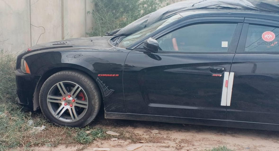 السلام عليكم 
جارجر 14 SXT رقم بغداد
صبغ كلير جاملغ خلفي جهة الصدر 
السياره نظيفه حداديه وتايرات جدد باقي المواصفات العاديه السعر 140$
***********
