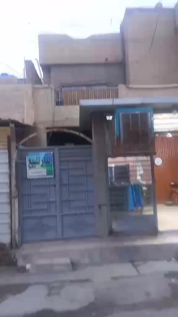 السلام عليكم ..بيت للبيع ٥٠ متر طابو ملك صرف الشعب منطقة الجمعية السعر ٨٠ للتواصل عل رقم واتساب ***********
