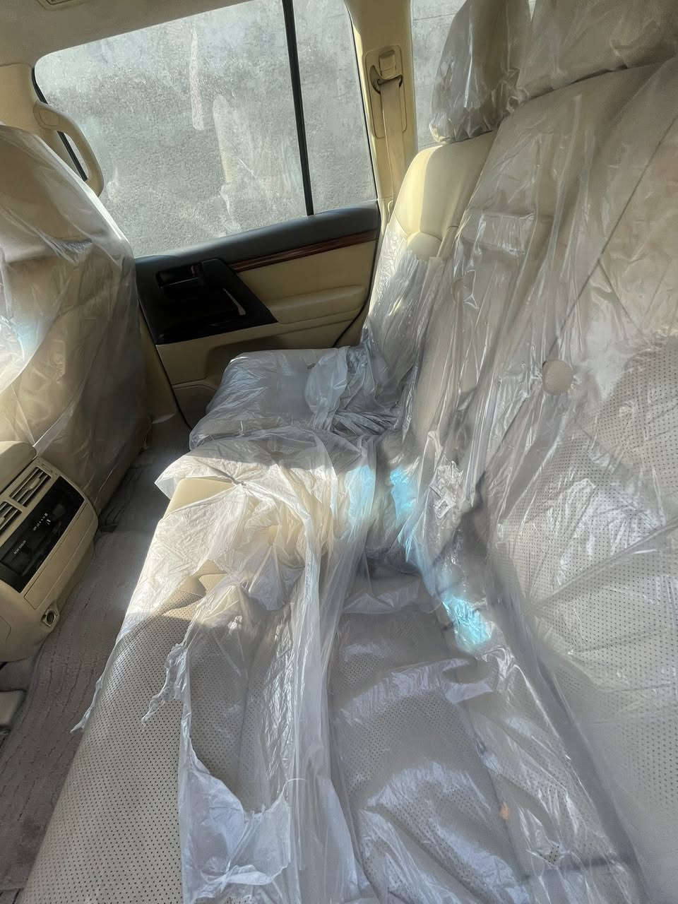لاندكروز موديل ١٦ مكفوله ماشيه ١٢٠ سنويه بسمي فول مواصفات أربيل السعر٤٥ رقم ***********
