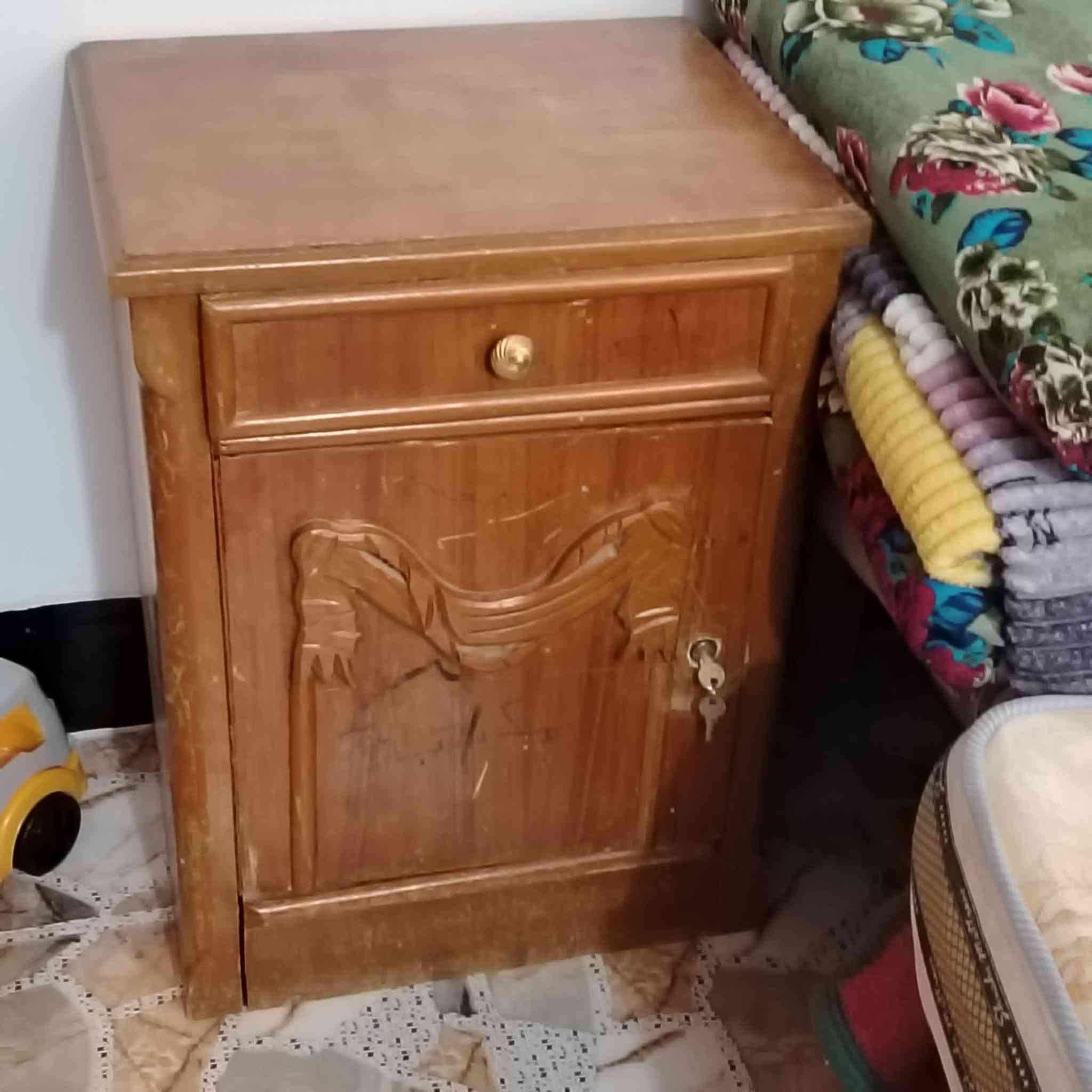 السلام عليكم غرفة اخشاب تسكام طابقين للبيع ***********
