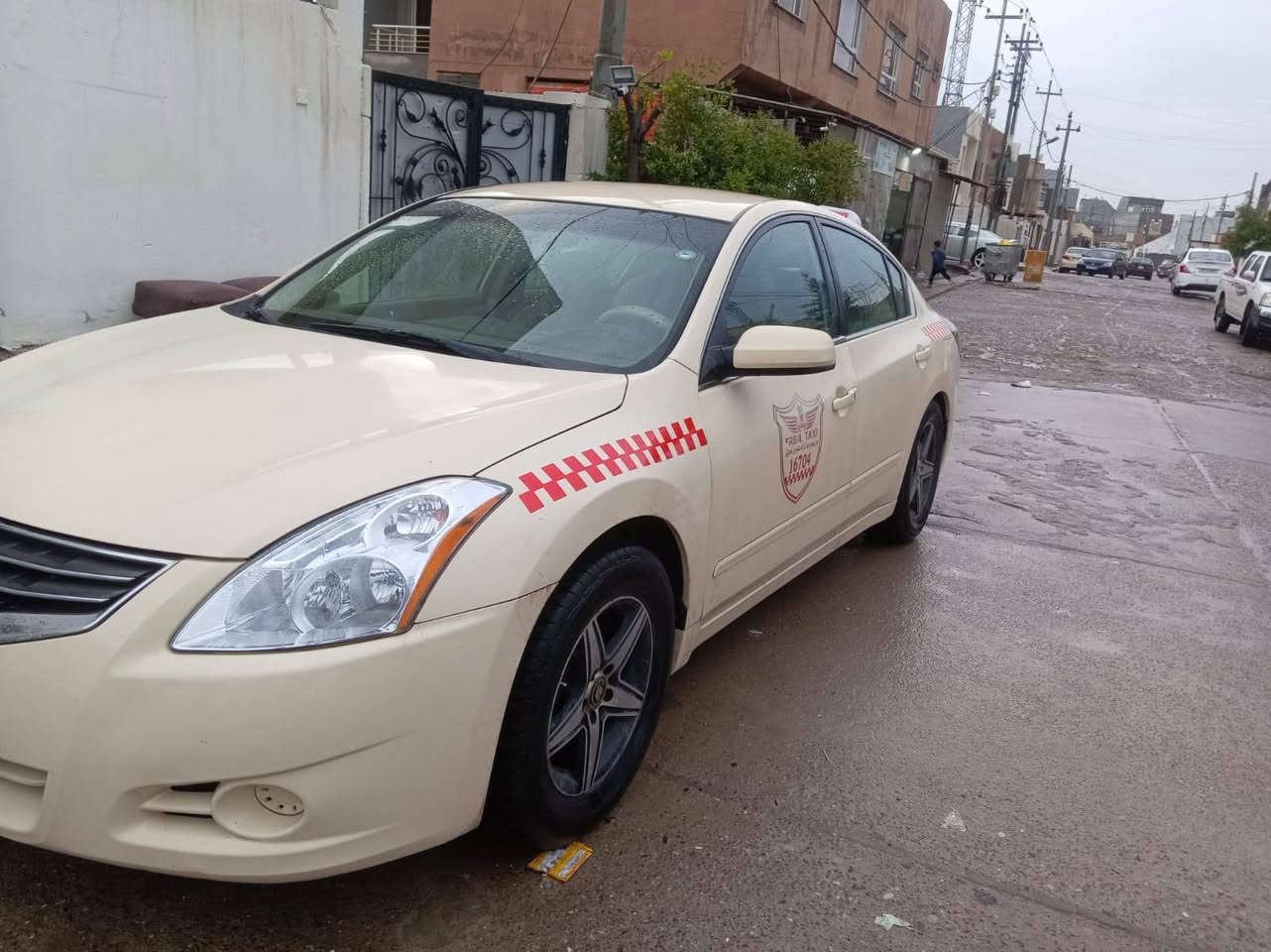 بەناوی خوایی گەورە میهرەبان 
ئالتیما تەکسی مۆدیل ٢٠١٢ گیر عادی دوو جیگایی سبوغە،پێش و پشتی کەپسە  گیرو مەکینەو تەقەو رەقەو دارو بەردی بەشەرتە سەیارەکە ماشاللەی دەویت لە جوانی یەک دەست بووە سەنەویی تا ٢٠٢٧ تازەیە سەیارە بیانوو برە نرخیشی داوایی ٩٨ گەلا و  محامەلەیی لئ دەکەین بۆ زانیاری زیاتر ئەوە رەقەمی ساحیبیتی :*********** أربيل, العراق
