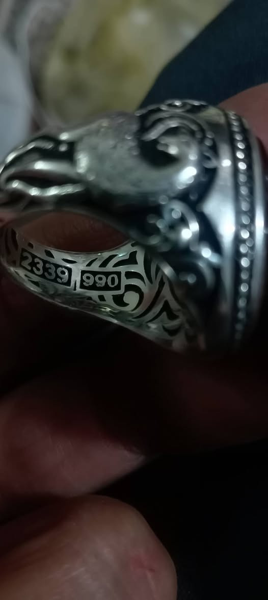 السلام عليكم خاتم عرفان. سعرة.    ١٧٥.وزنة.هو الحجرة. ٤٠.غرام.صياغة. يدوية. ا


**إذا كنت صاحب هذا الإعلان وتريد حذفه لأي سبب، رجاءا أرسل رسالة إلى الدعم الفني**